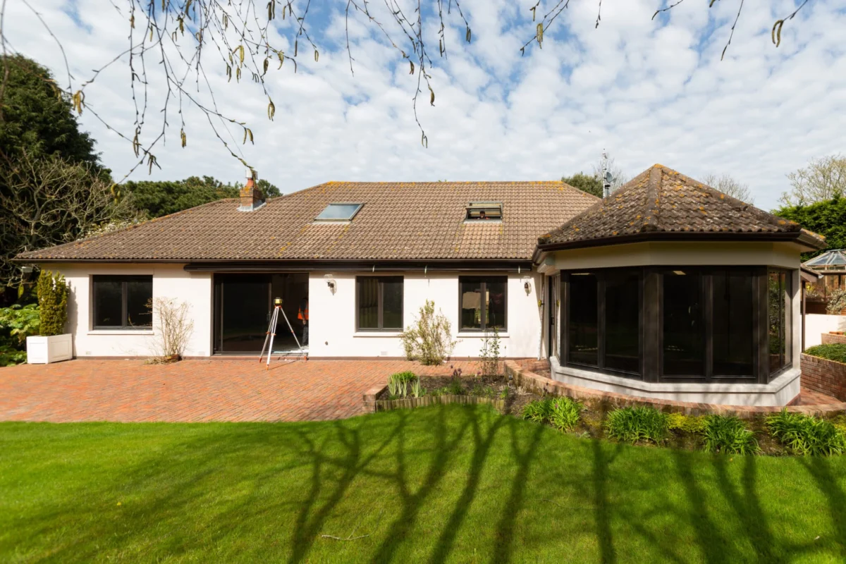 Modern bungalow with garden and sunroom